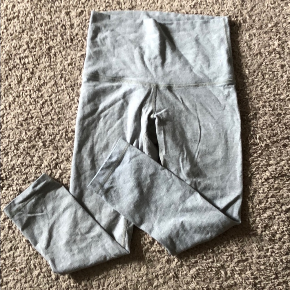 High waisted light gray lulu crop